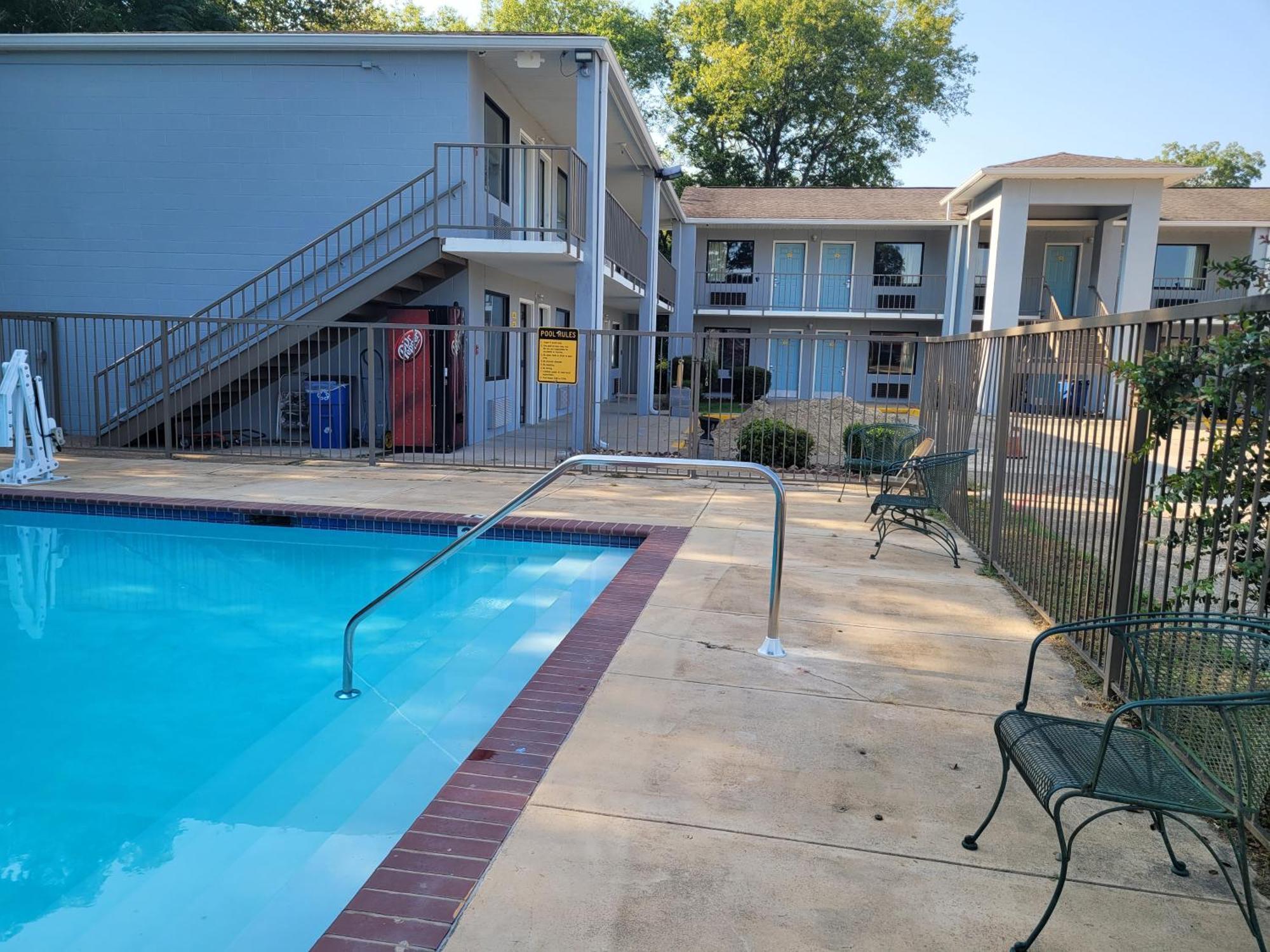Super 8 By Wyndham Arkadelphia Caddo Valley Area Exterior photo